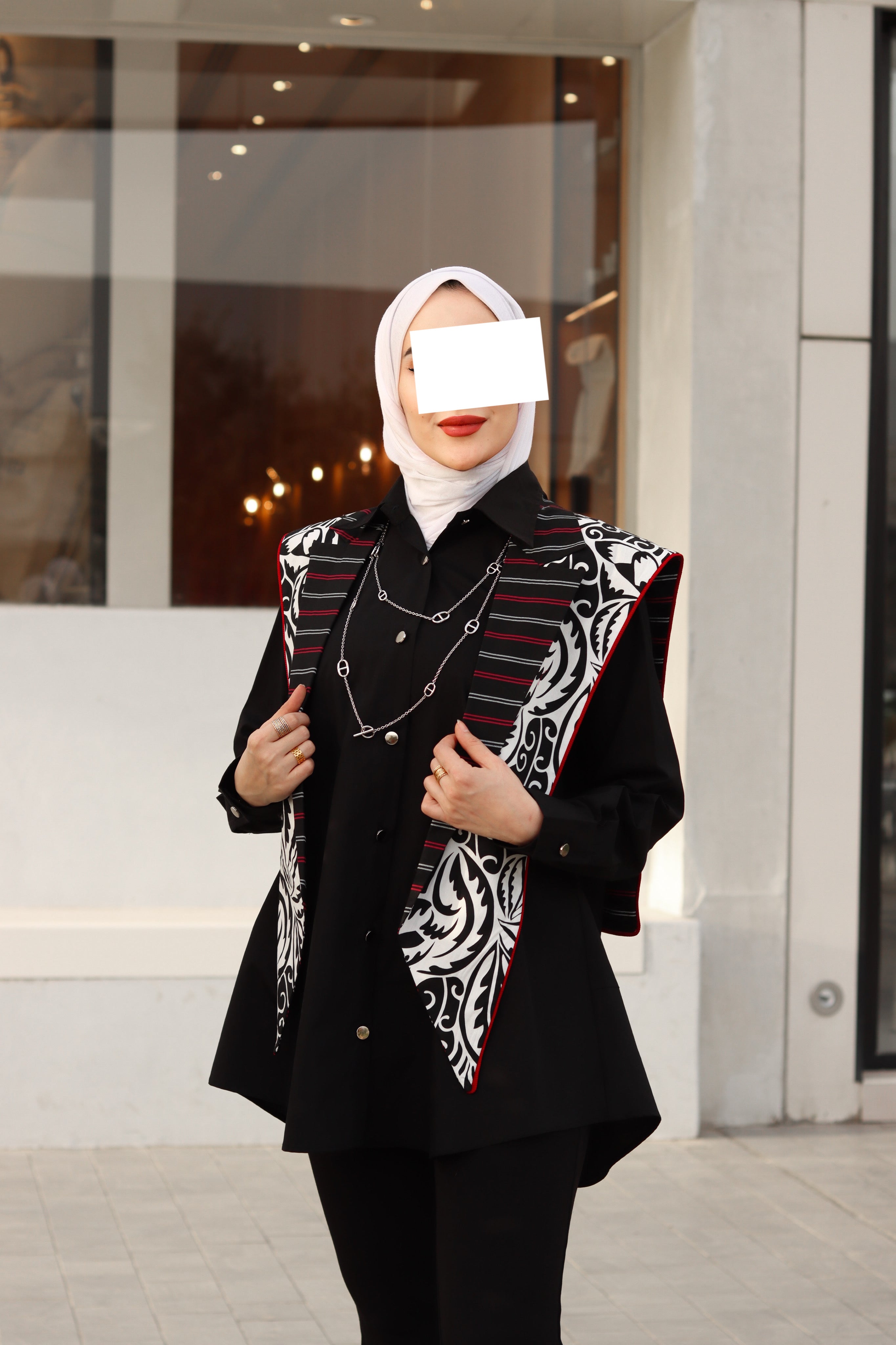 قميص البوبلين بالأناقة السوداء
