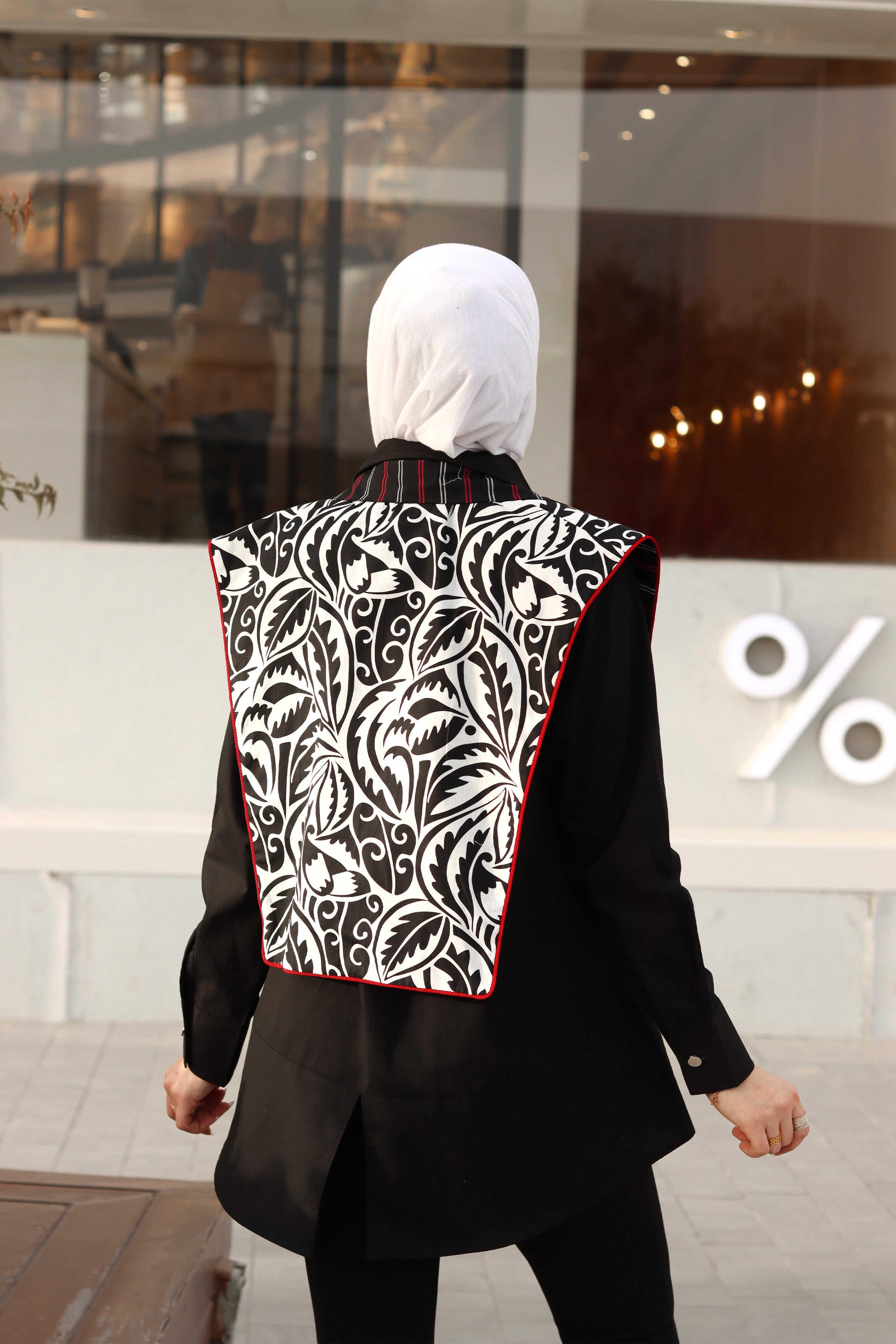 قميص البوبلين بالأناقة السوداء