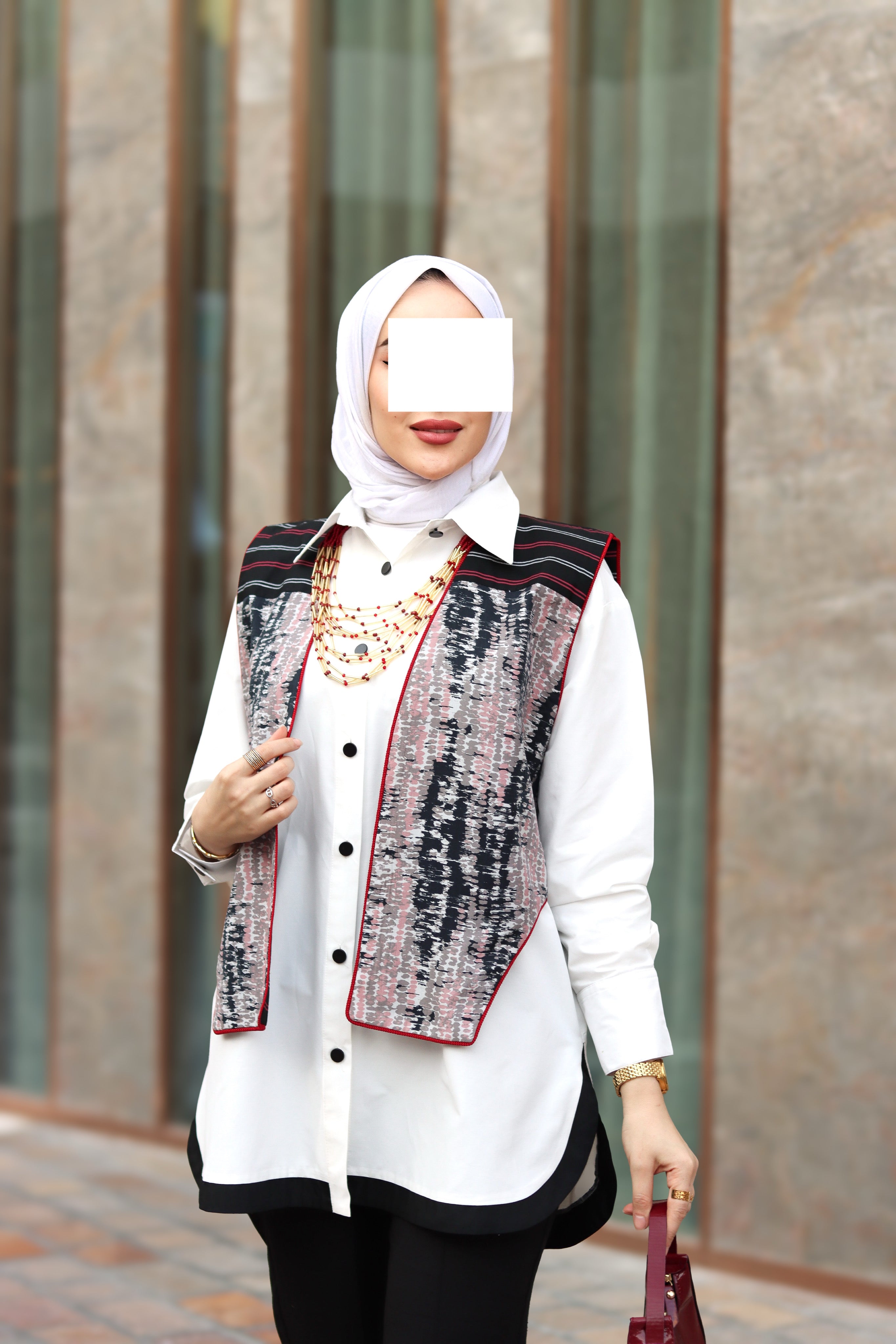 قميص و سترة بوبلين بحواف قرمزية