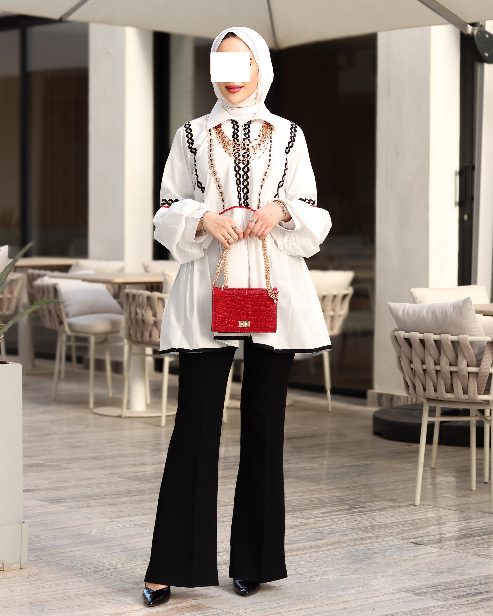 قميص بوبلين بإيقاع العاج