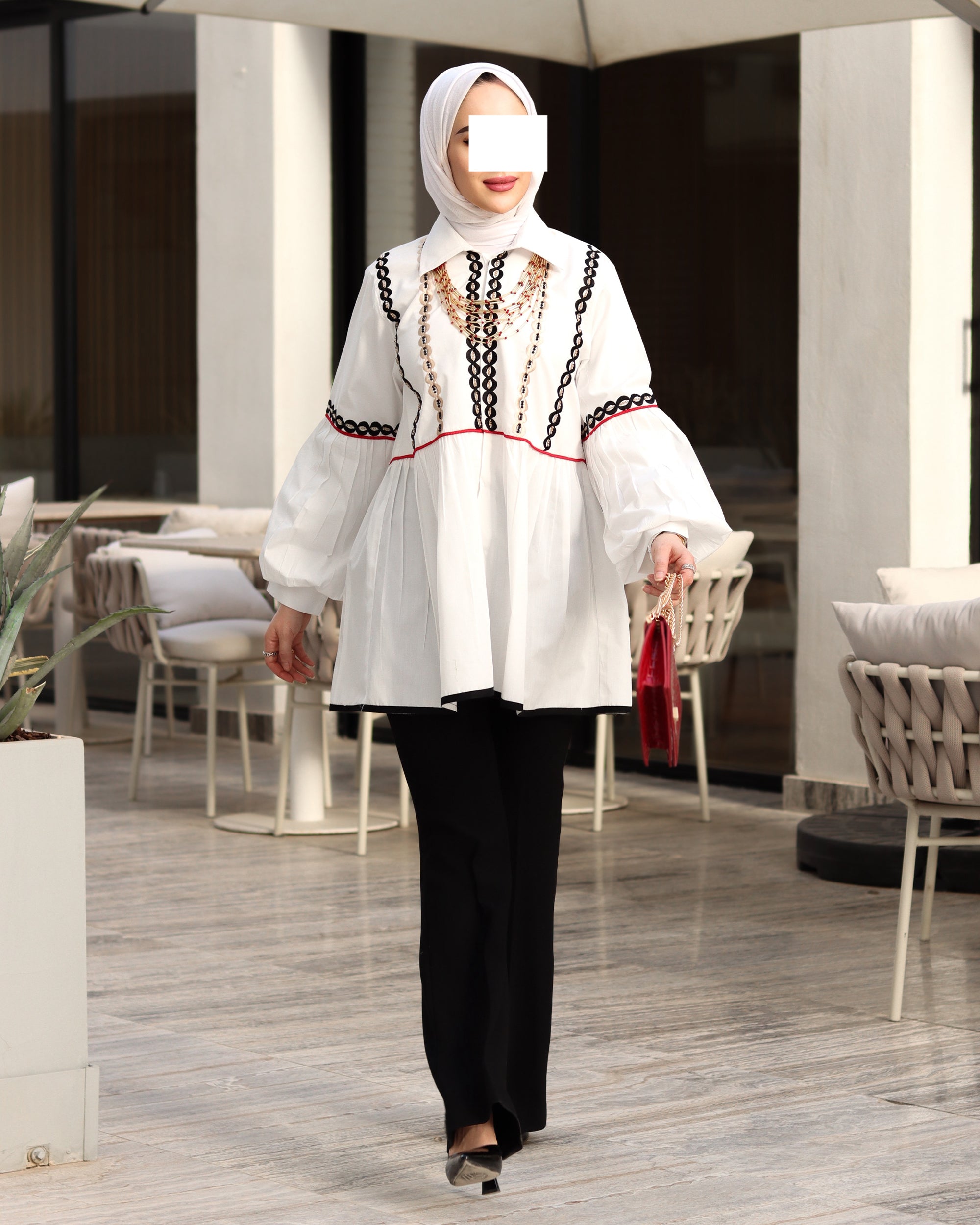 قميص بوبلين بإيقاع العاج